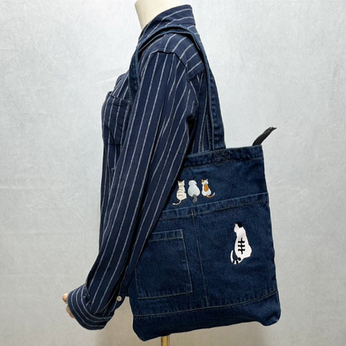送料無料 A4が入る！背中猫の刺繍 内ポケット付き ZIP式 大人デニム