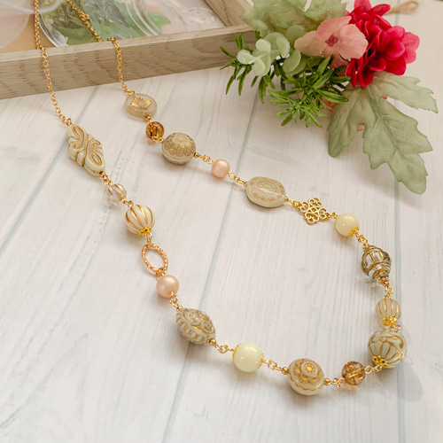 アイボリー装飾ビーズの大人カジュアルネックレス ネックレス