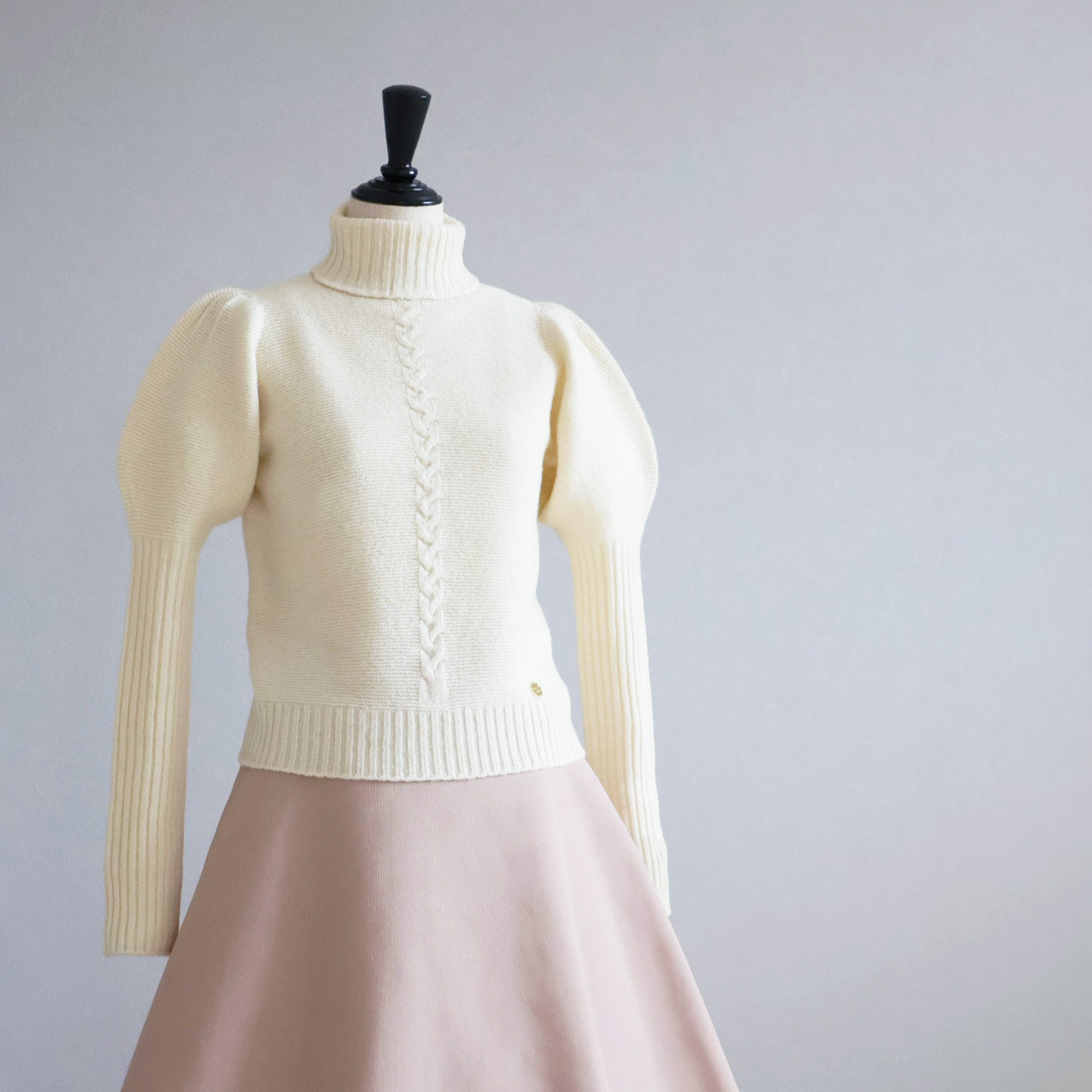 【大人フェミニン！】ホールガーメント カシミヤ混 ケーブル柄 パフショルダープルオーバー【オフホワイト】