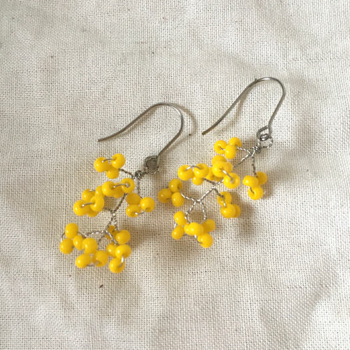 小枝ピアス【ミモザ】/サージカルステンレス/黄色/イエロー/推し色