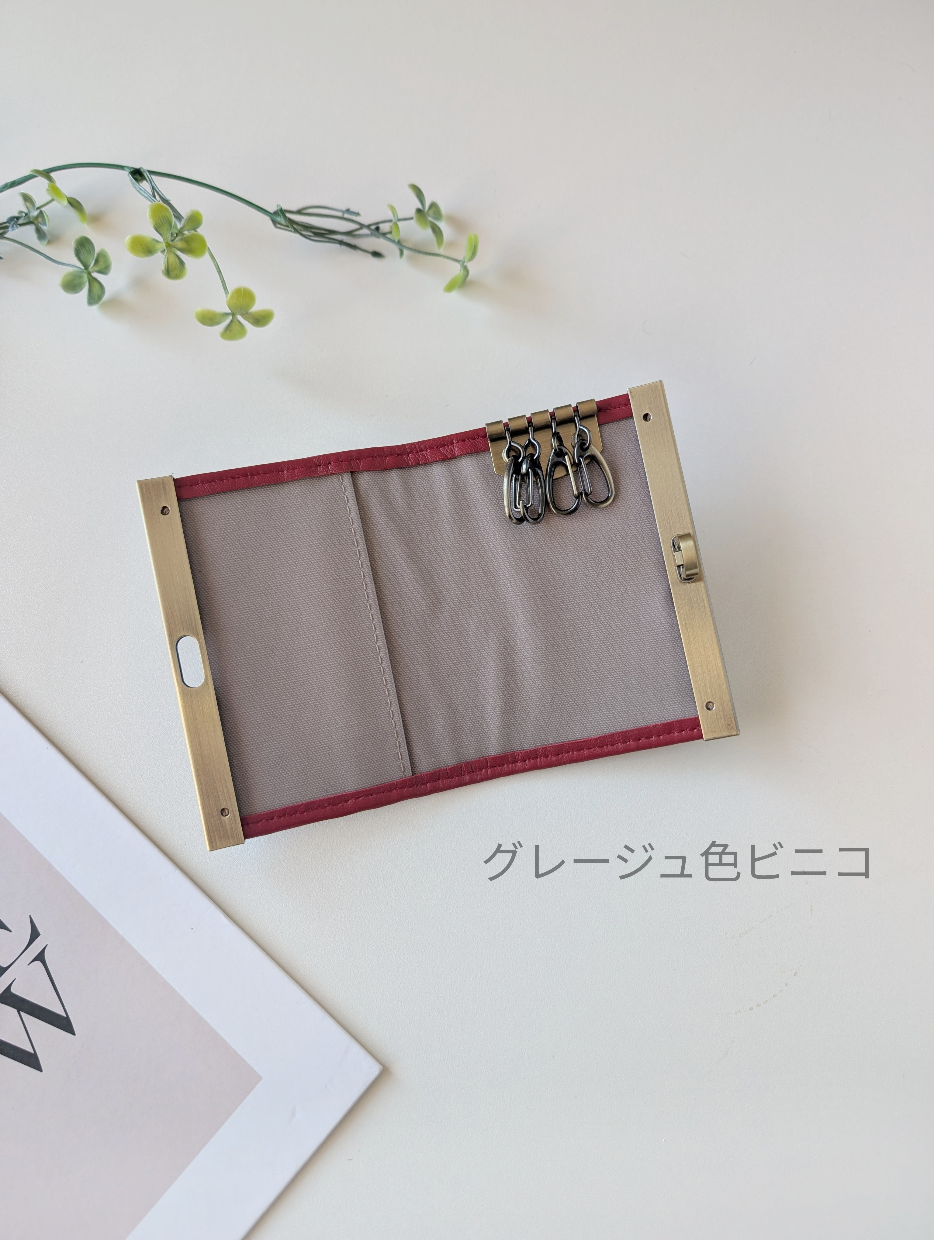 【深紅のアートいちご泥棒】スマートキー＆カード収納◎ クラシカルレッド本革×ウィリアムモリス ビニコ キーケース