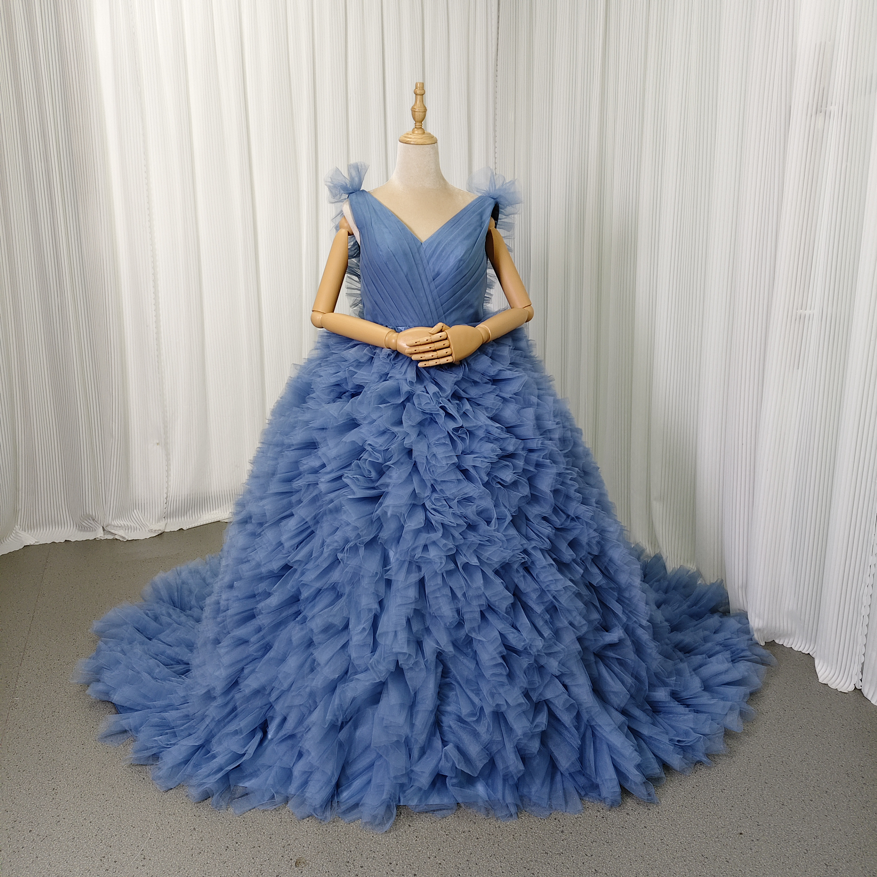 送料無料！カラードレス ブルーグレー マタニティドレス Vネック ノースリーブ バックレス 前撮り 結婚式