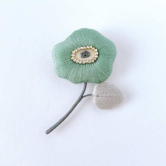 大人上品*｡ポピーのふっくら刺繍ブローチ（緑・グリーン） ブローチ
