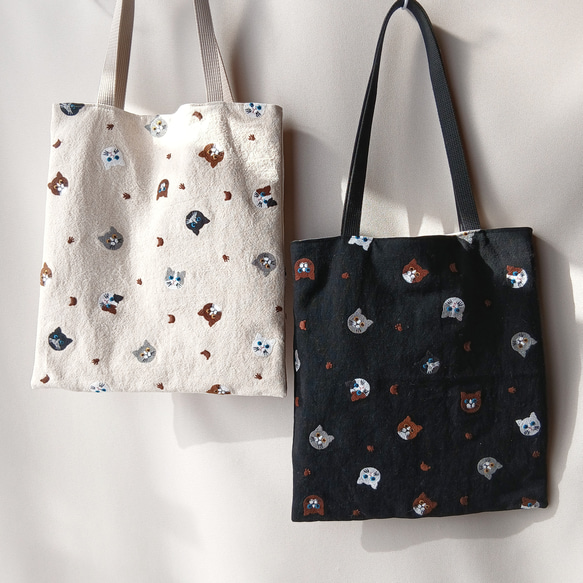 A4が入る・肩かけ可能】綿麻 ねこ刺繍生地のぺたんこトートバッグ