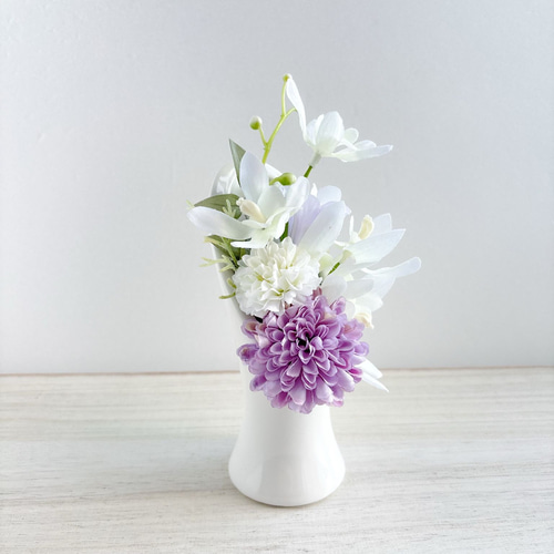 お供え花　造花　仏花　百合　ボタン　紫陽花　アレンジ お供え花 仏花 お悔みの花 アレンジメント 白と紫 ❁ モダン 最高級