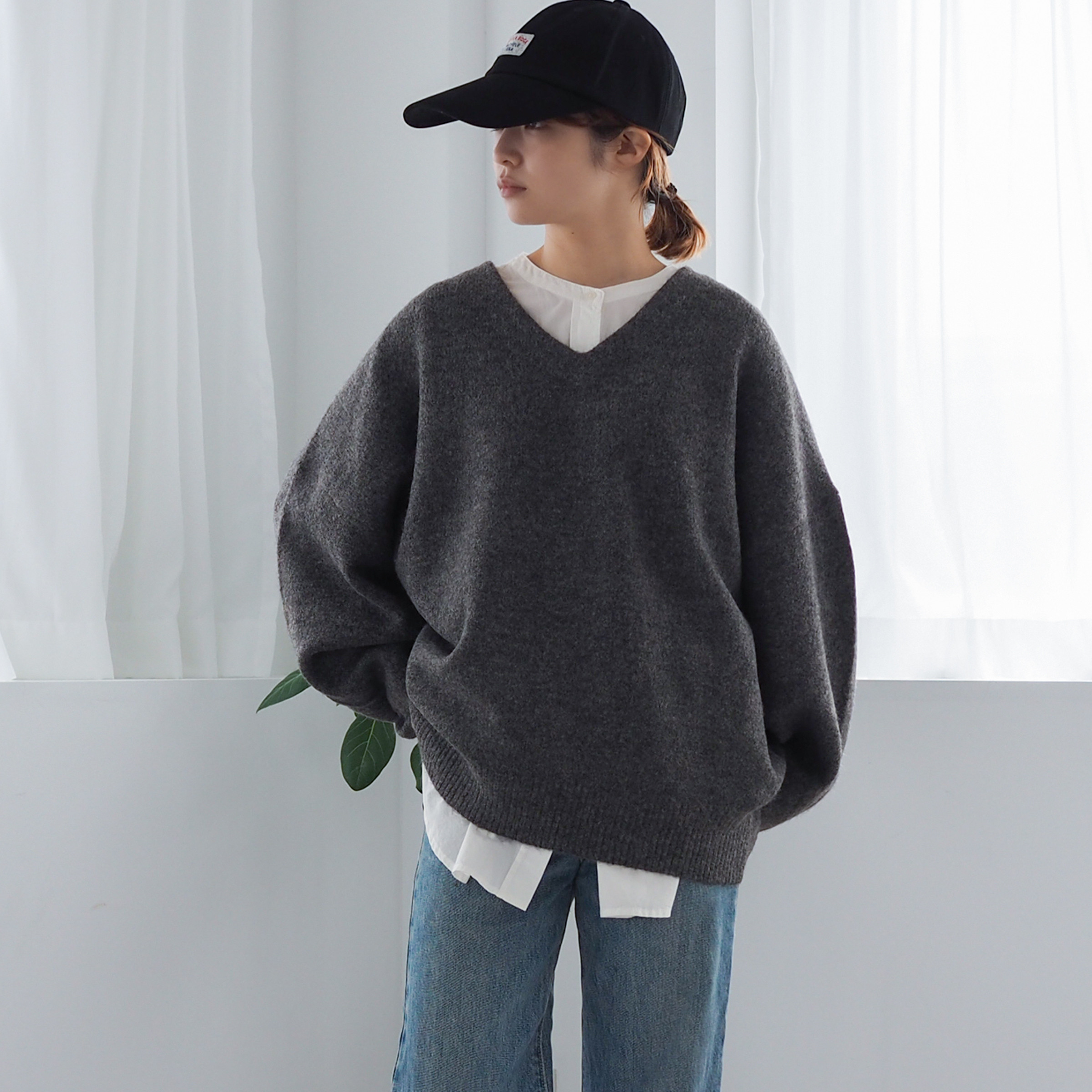 【選べる2色】軽くて柔らかな肌触り。重ねて楽しむオーバーサイズ Vネックニット Little B(長袖)