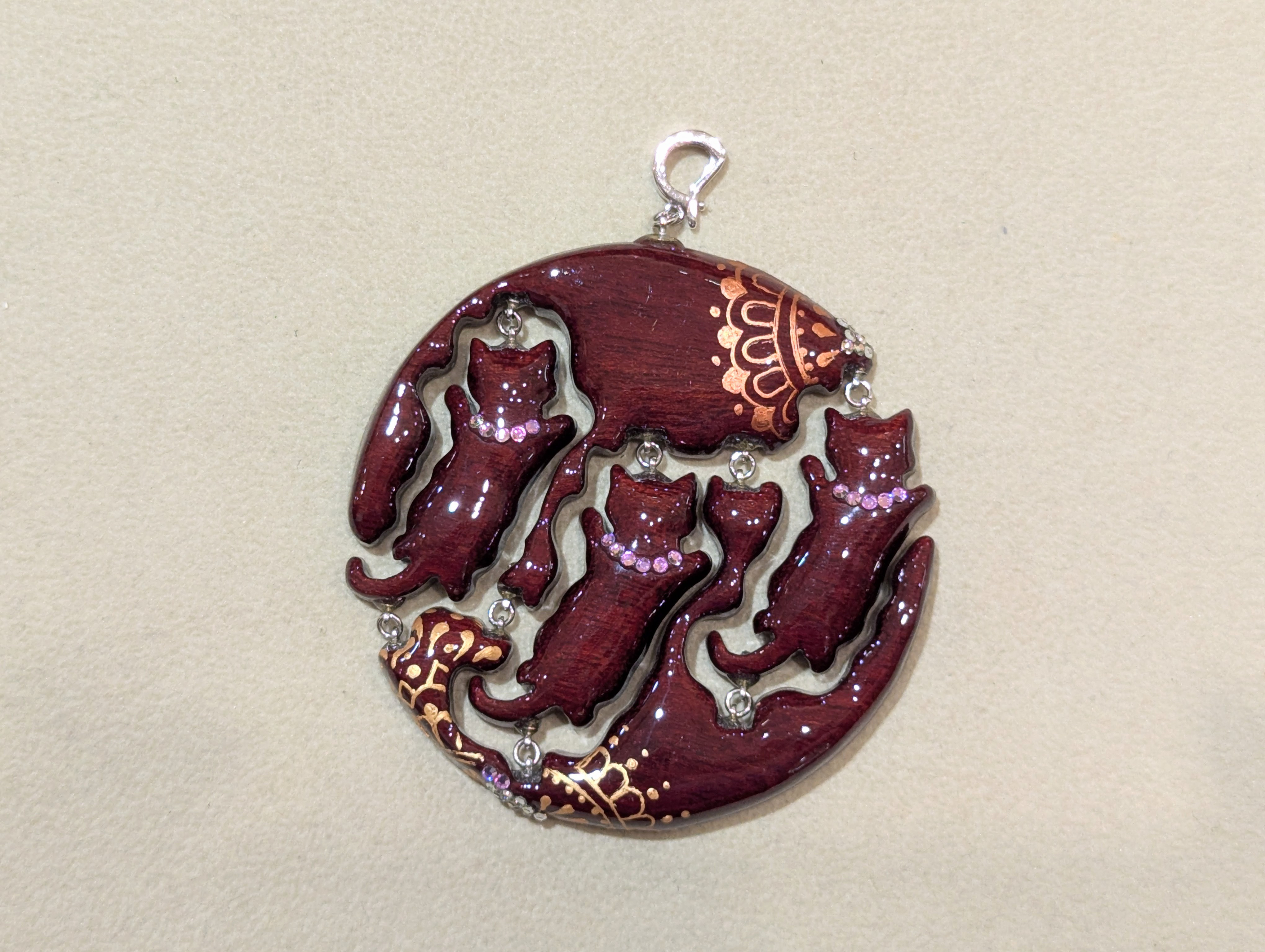 木製　手描きペンダントトップ　（　猫　）