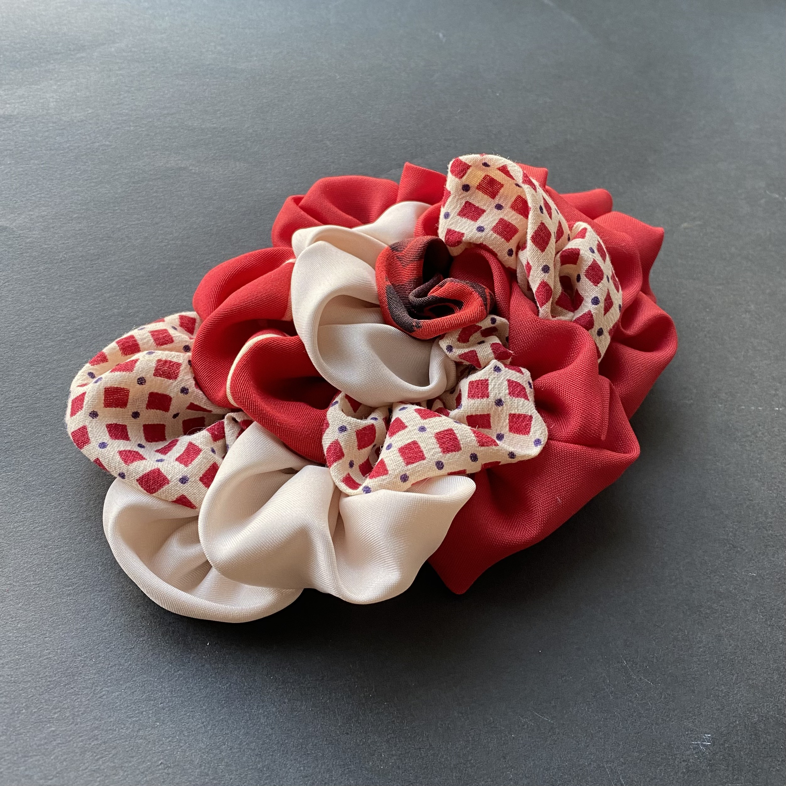 赤ヘアアクセサリー 赤ヘッドドレス 赤い髪飾り 成人式 七五三ヘアアクセサリー