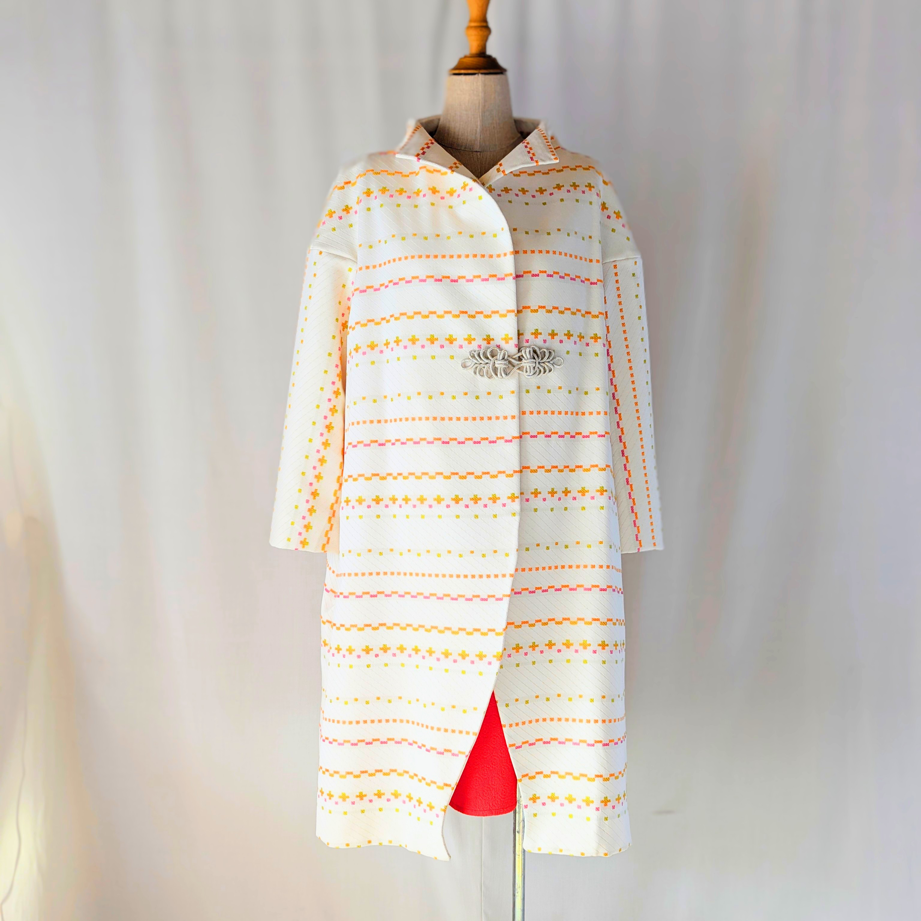 ゆったりシルエットの春先コ−ト