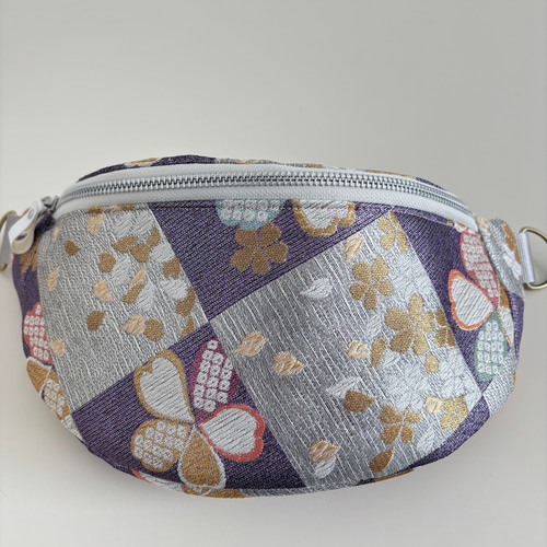 帯リメイク スリングバッグ 紫とシルバーの桜文様 和柄ボディバッグ