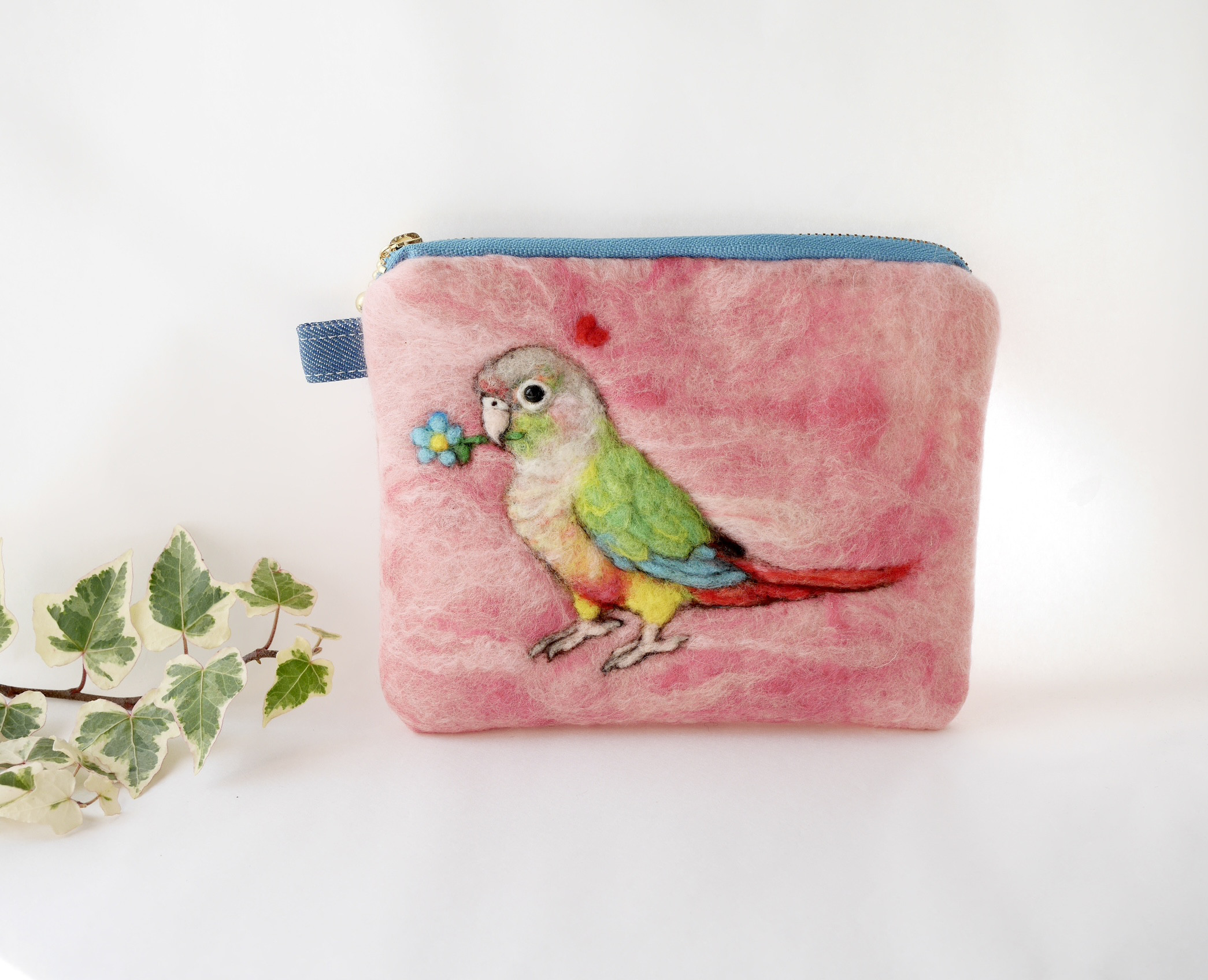 パイナップル・ウロコインコの羊毛フェルトポーチ