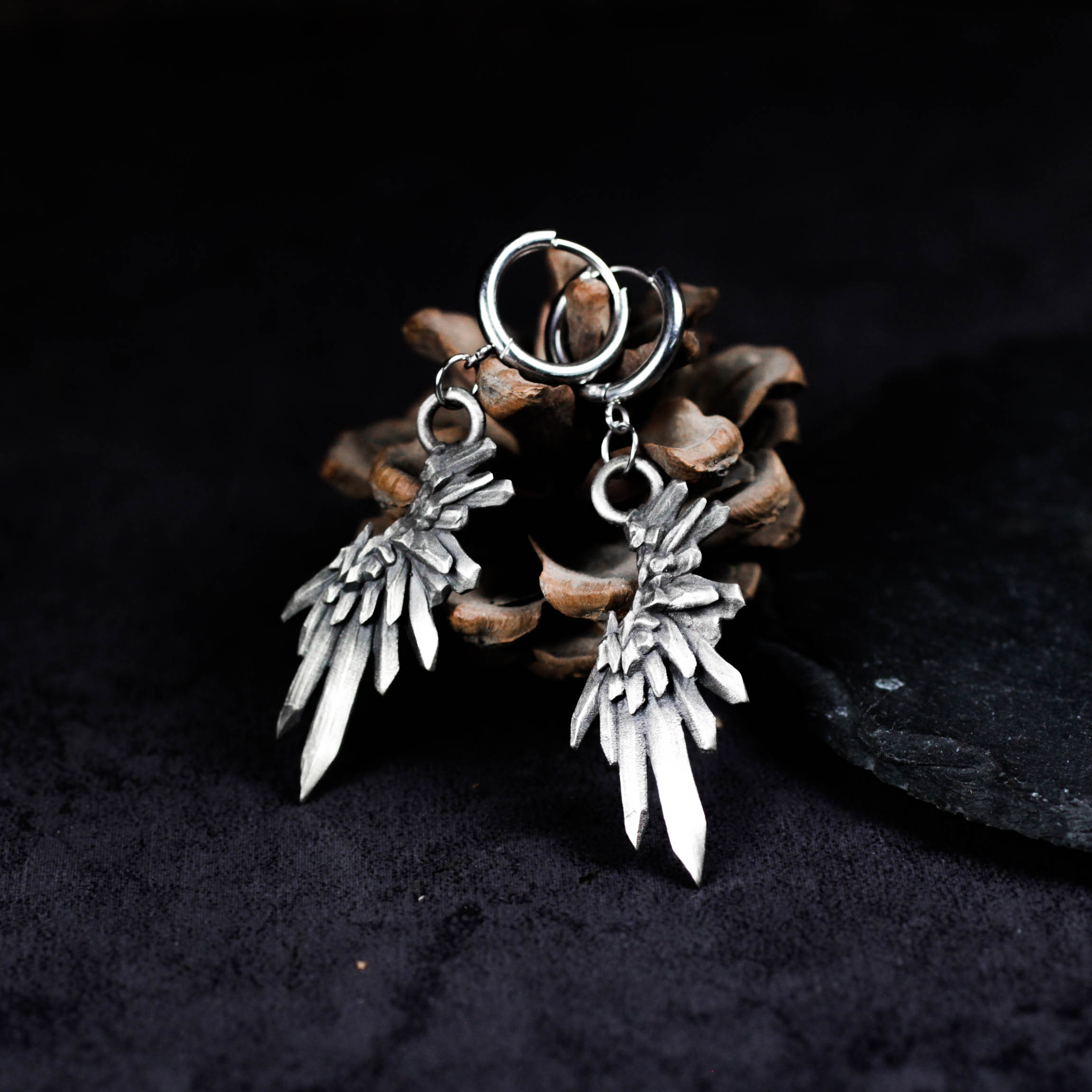 シルバーエンジェルウィングイヤリング：ゴシックフェザーダングルジュエリー