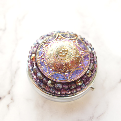 オリエンタル模様 チェコガラスボタンのピルケース 小さなジュエリー