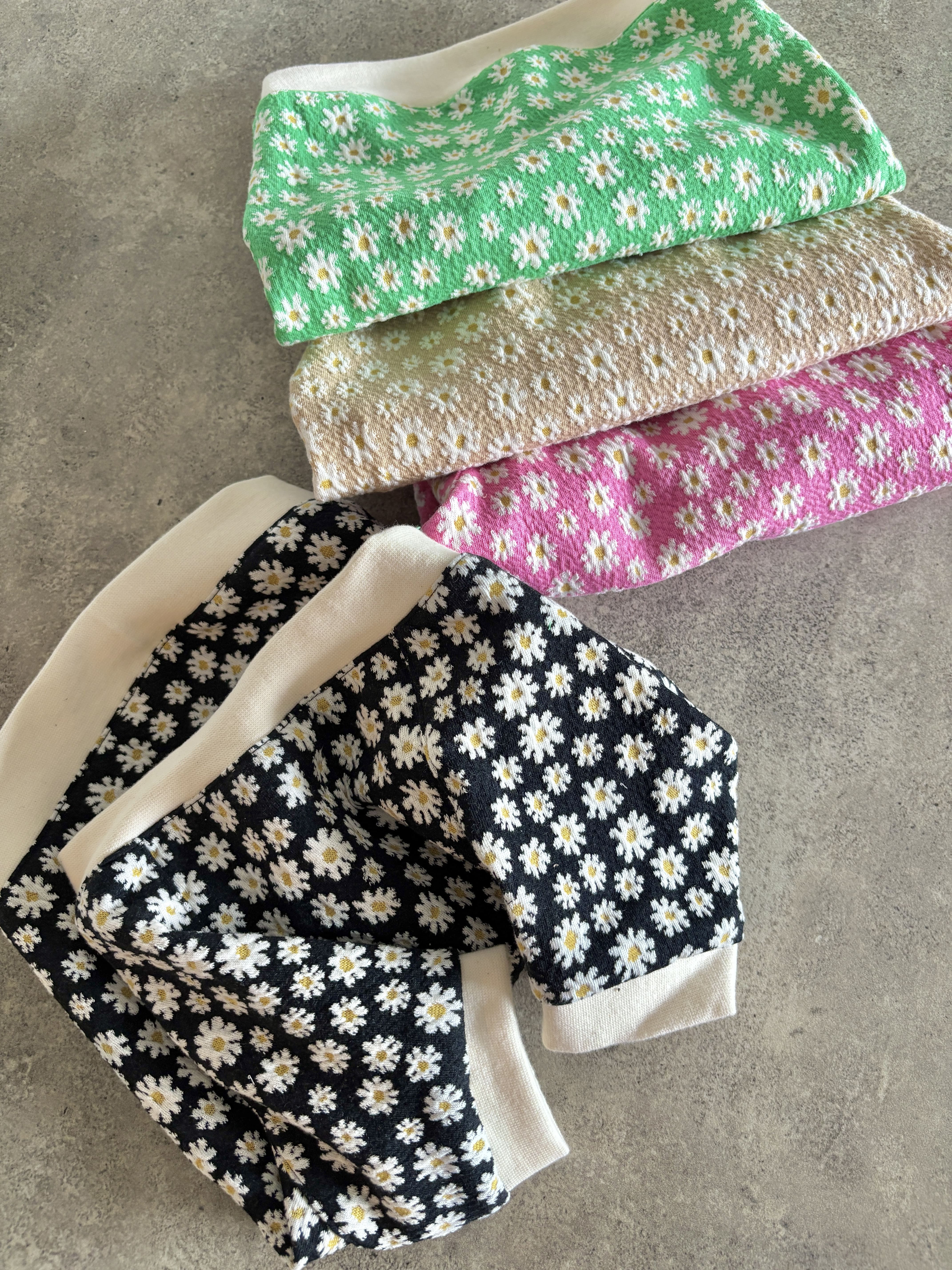 Daisy Jacquard Knit 犬服 デイジー柄 フレンチブルドッグ 4,316円