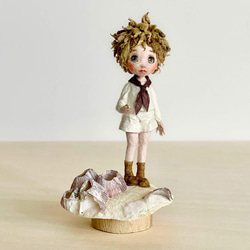 和紙人形『惑星探検』｜コンパスを手に歩き出す子どもと貝殻のミニジオラマ 3枚目の画像