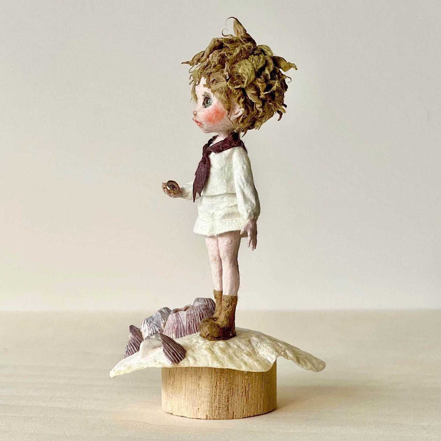 和紙人形『惑星探検』｜コンパスを手に歩き出す子どもと貝殻のミニジオラマ