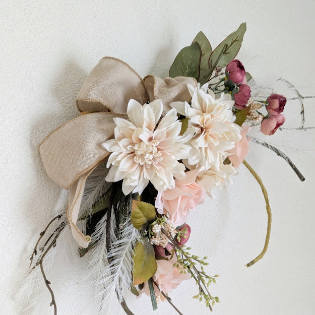 【卒業入学祝い】春の門出を祝うピーチピンクの縦長スワッグ｜送別ギフト・花束・ブーケ『送料無料』