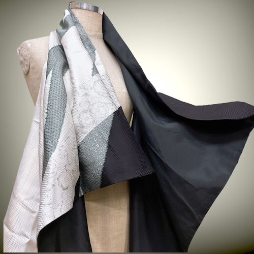 白黒グレー花模様リバーシブル スクエア変型ジレ 着物リメイク