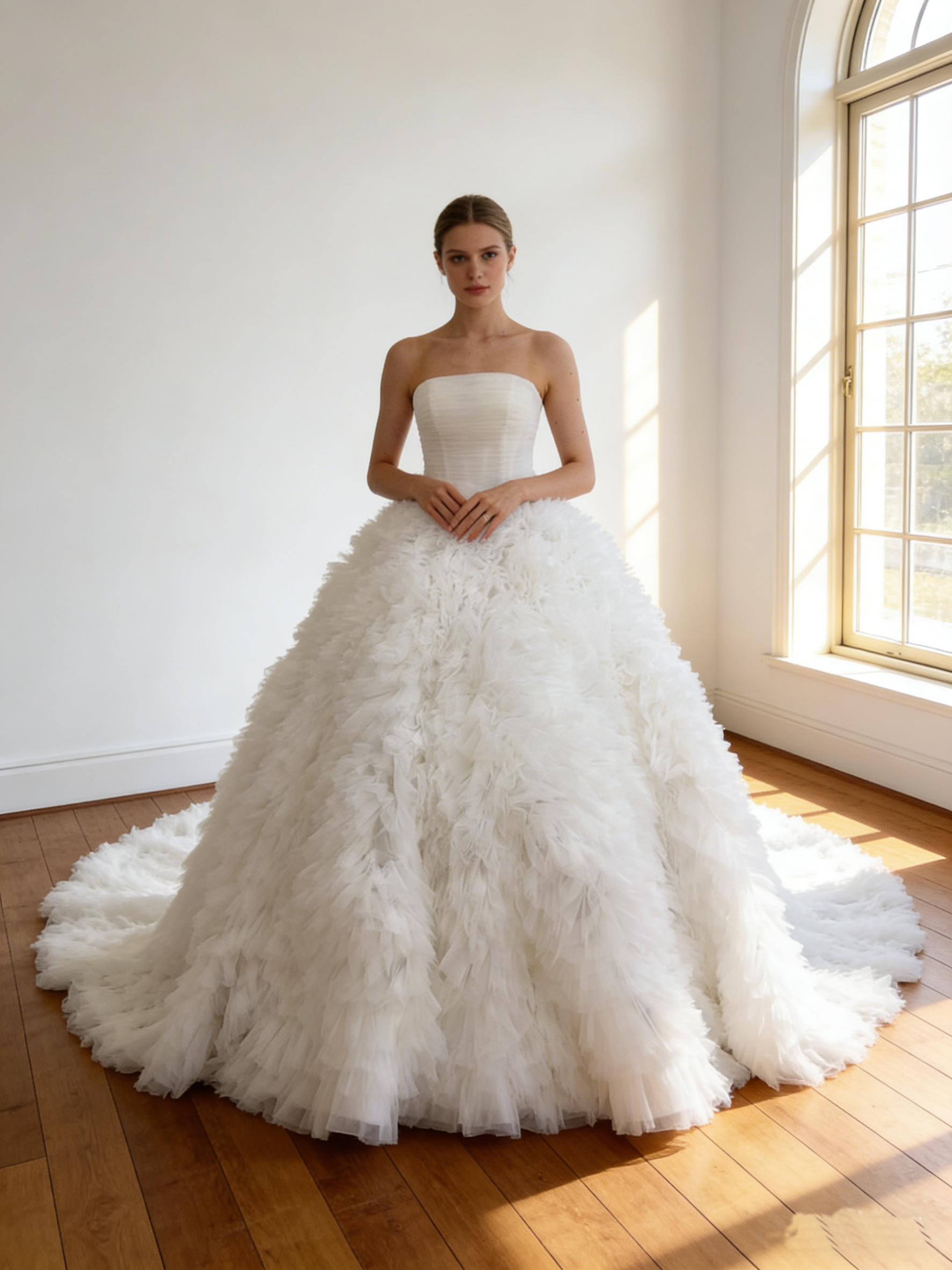 ウエディングドレス  オフホワイト  ビスチェドレス フリルドレス  華やかなトレーン   編み上げ  披露宴/結婚式