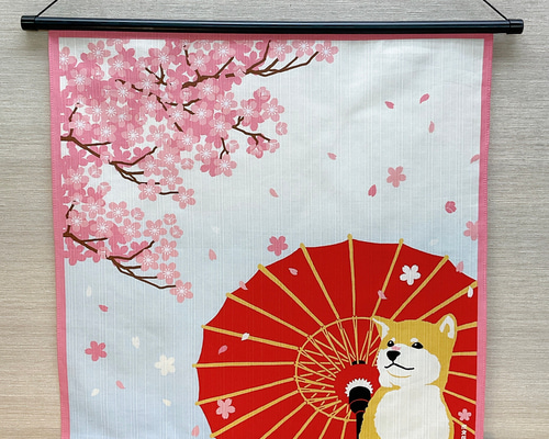 四季彩布タペストリー【舞桜と豆柴】軸付き 犬好き お花見 4月壁飾り