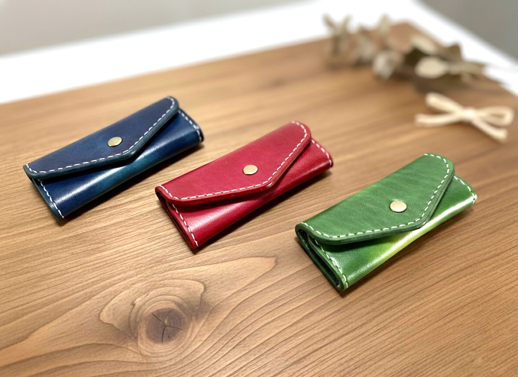 ヌメ革 × 山羊革　グラデーションの4連キーケース