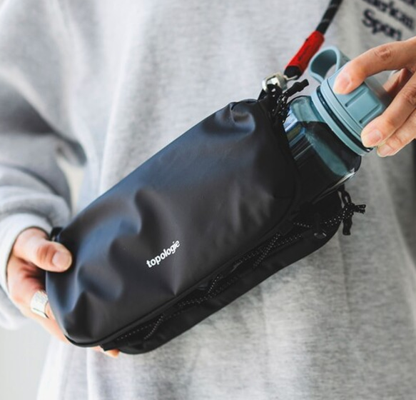 【新品未使用】Topologie ボトルサコッシュ （※ ストラップ付き） topologieトポロジーボトルサコッシュストラップ2本付き｜Yahoo!フリマ