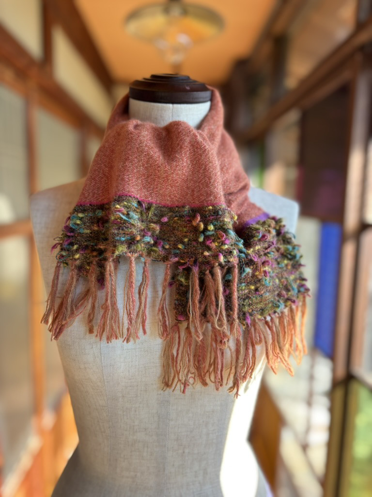 【手織り】アプリコットコーラル色のカシミヤショートマフラー【送料無料】