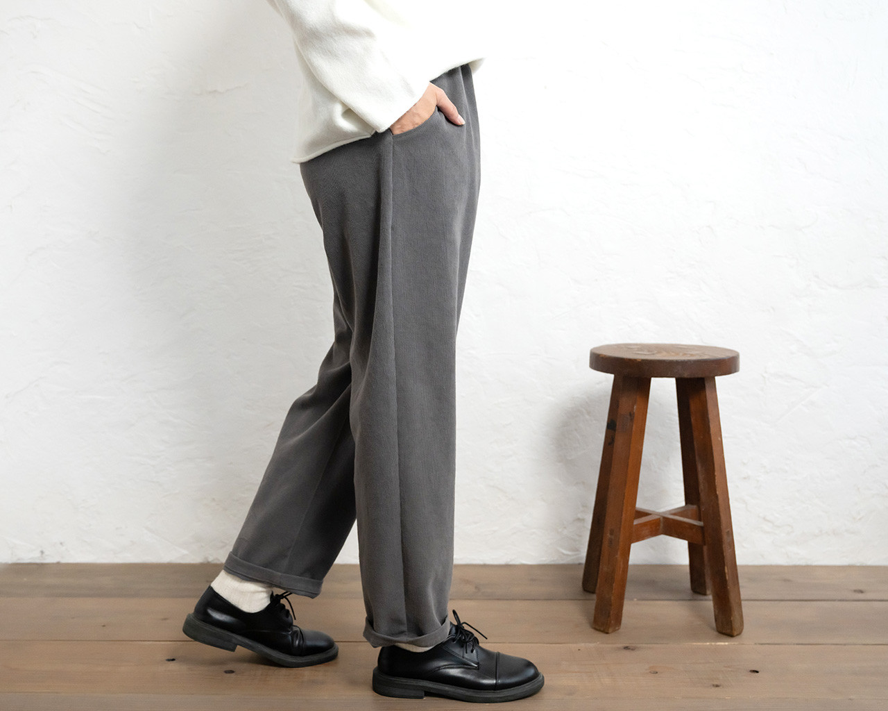 春まで軽やか! 3シーズン着回す東炊きコーデュロイのストレートパンツ （グレー） PT27