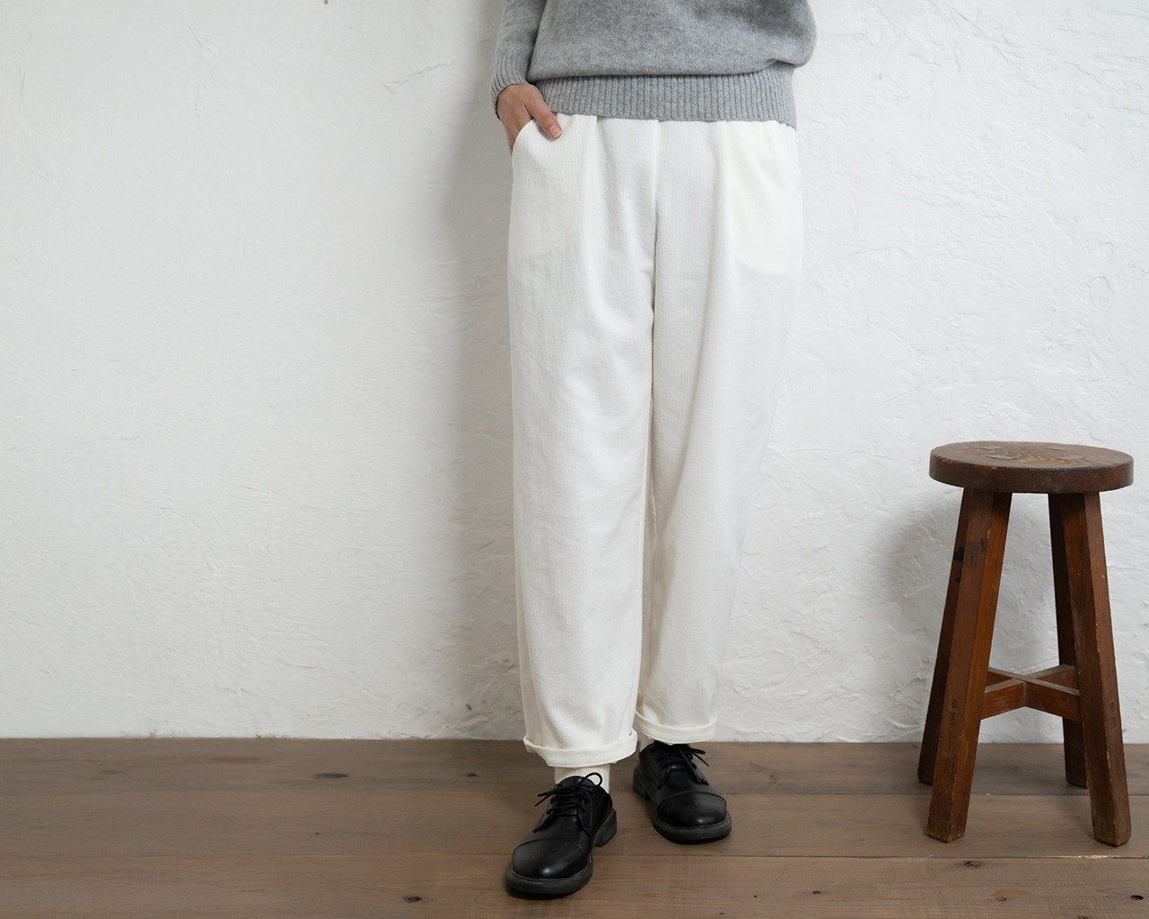 春まで軽やか! 3シーズン着回す東炊きコーデュロイのストレートパンツ （オフホワイト） PT27