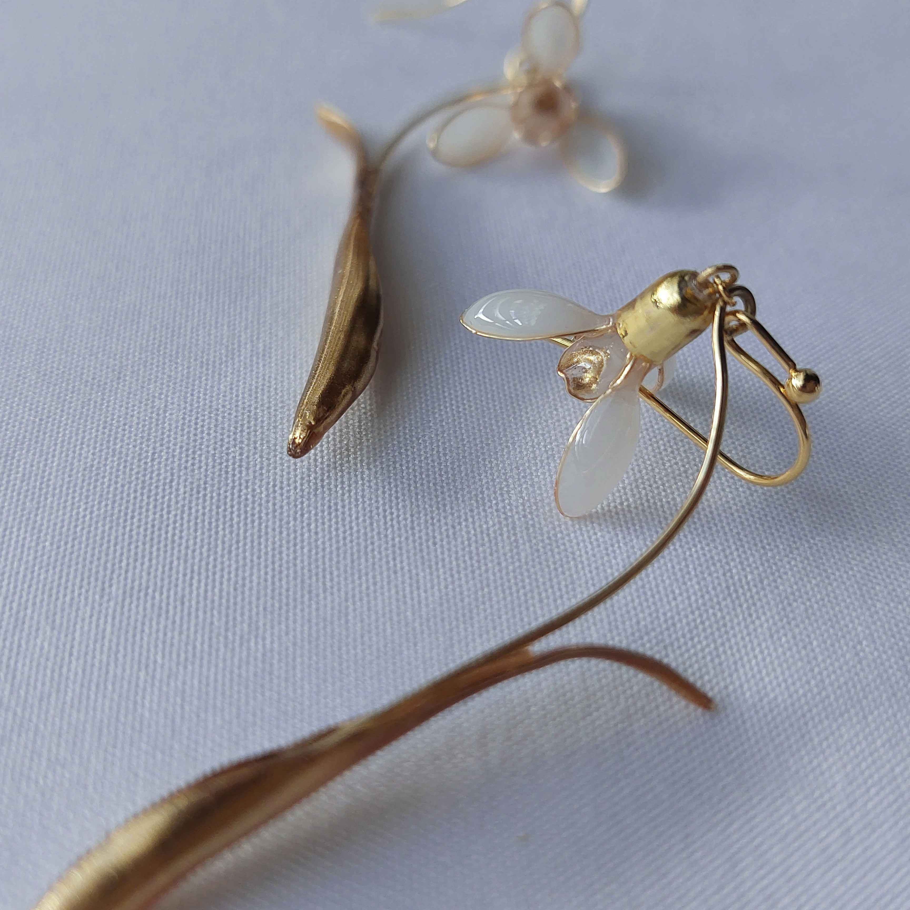 【春を呼ぶ ｰ スノードロップ】  ピアス/イヤリング     アクセサリー 花 和 洋 着物 繊細 軽い