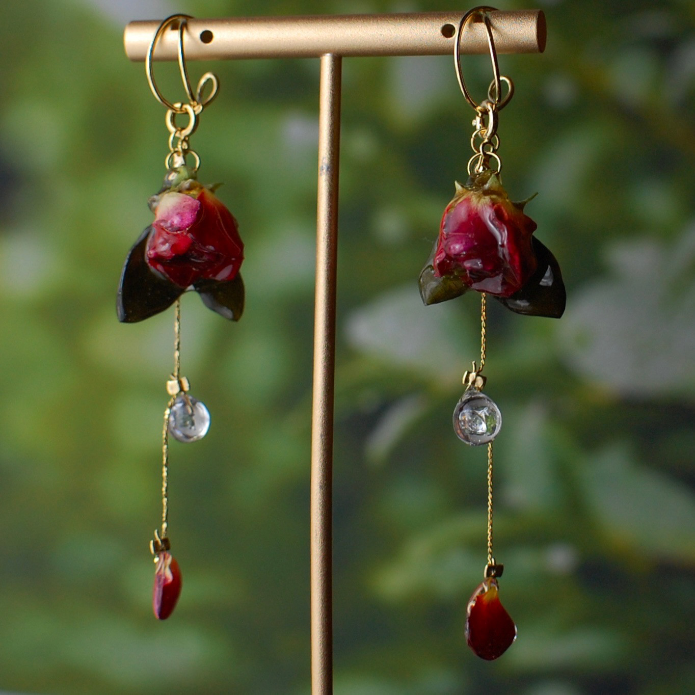 【両耳】2way雫煌めく小さな赤薔薇 〜ピアス・イヤリング〜