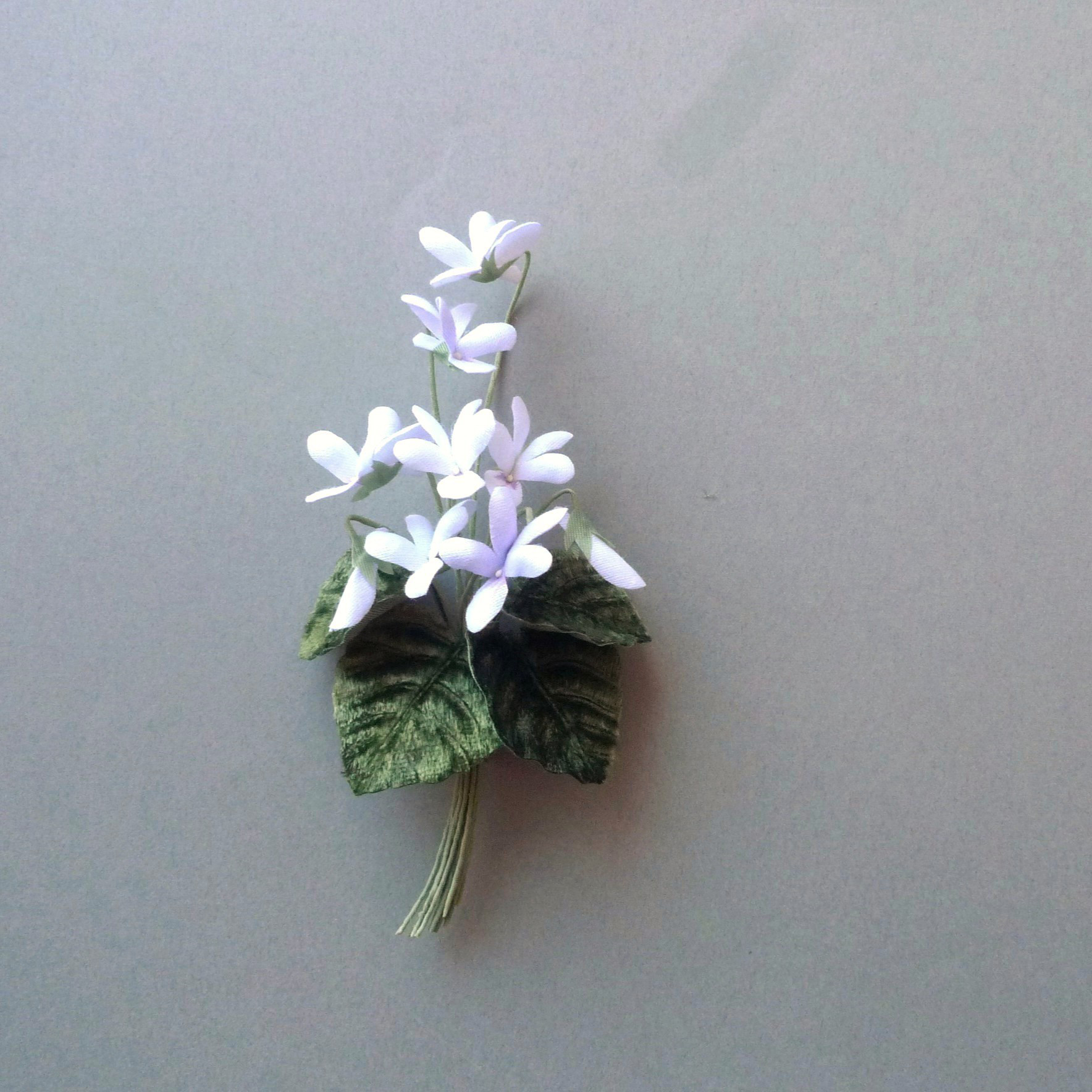 布花 白すみれのコサージュB