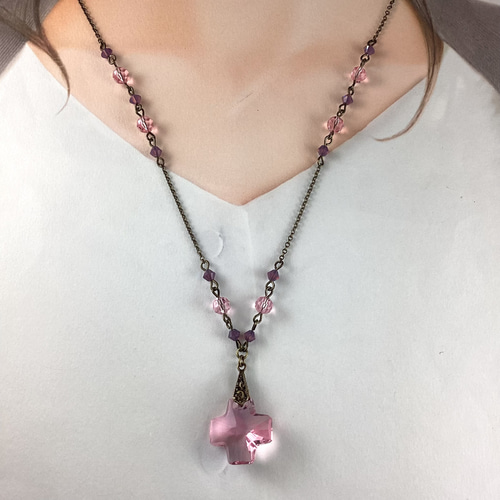 スワロフスキー#6866、20mmクロスペンダント〜ライトローズ ネックレス