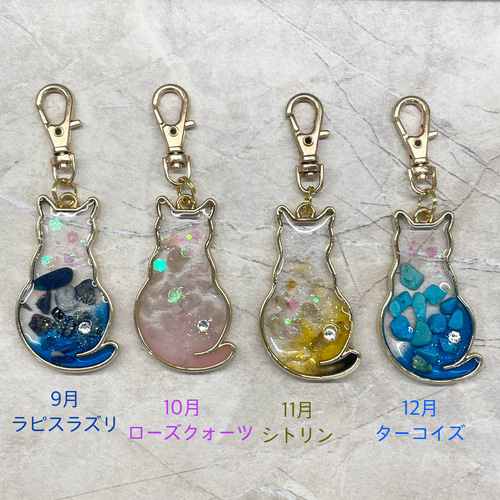【fairy様】天然石　琉球ガラス　クリスマスリース　おすわり猫　レジン ガラス細工の猫｜露天風呂シロネコ｜フォーカートグラスワークス