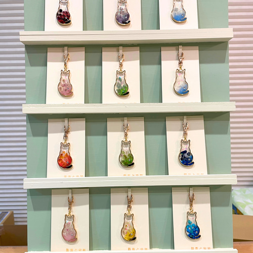 ねこのねがい＊誕生石チャーム】猫モチーフの天然石入りレジン