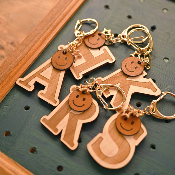 【初始鑰匙圈】Nico-chan x 星星掛件木質鑰匙扣 第1張的照片