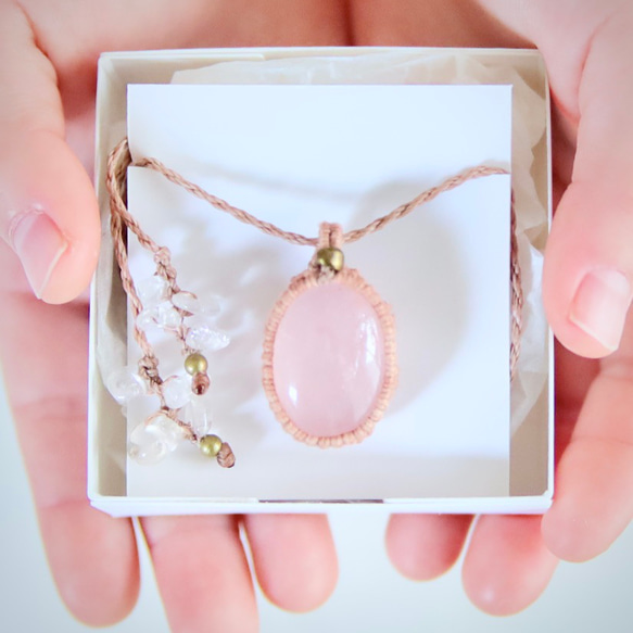 ローズクオーツ＊淡いさくら色】天然石のマクラメネックレス