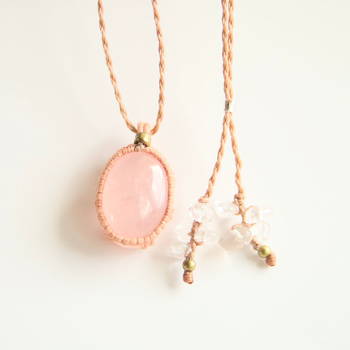 ローズクオーツ＊淡いさくら色】天然石のマクラメネックレス