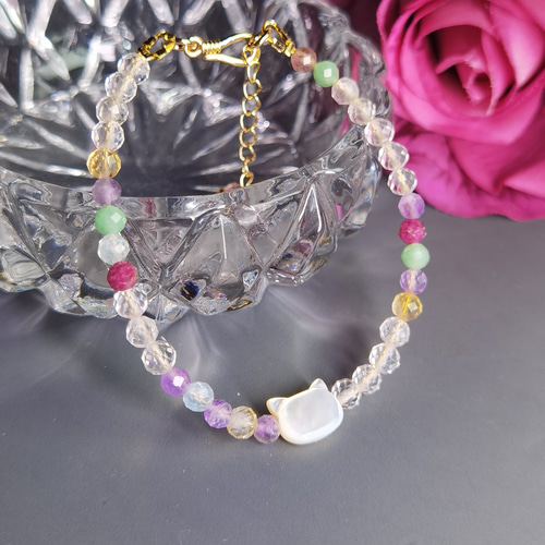 天然ルビー*5種類水晶*白貝 猫ヘッドモチーフ 簡単装着 ブレス