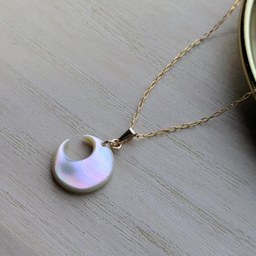 夜光貝の小さな三日月パールネックレス ◇ ネックレス・ペンダント
