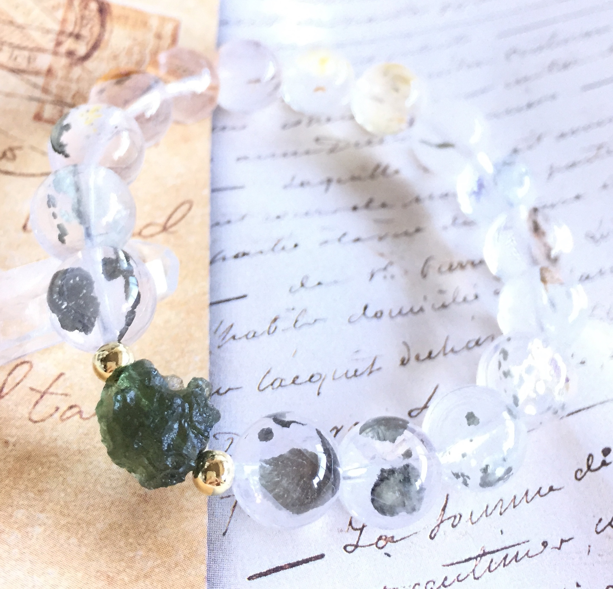 古の光と太陽、惑星の記憶✴︎眠る情熱を引き出し現実に変える✴︎軸を整え、気を通す✴︎急速な浄化、変容✴︎モルダバイト原石