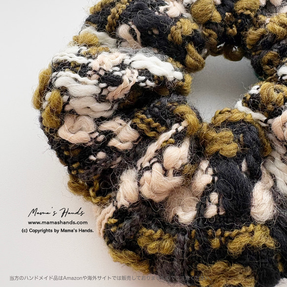 ⭐️已售出6件！ {手工鉤編}溫暖多彩的鉤編髮飾，綠色、黃色和白色可選。羊毛材質，蓬鬆柔軟，包括髮圈和髮繩。 第3張的照片