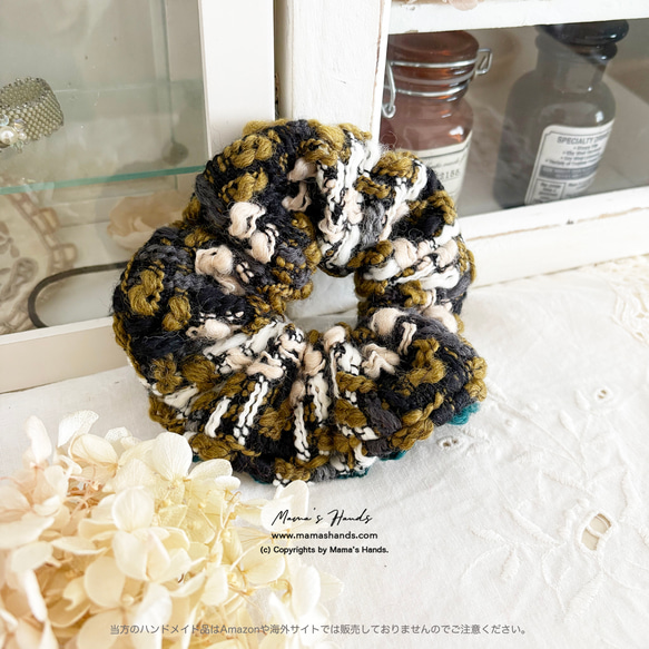 ⭐️已售出6件！ {手工鉤編}溫暖多彩的鉤編髮飾，綠色、黃色和白色可選。羊毛材質，蓬鬆柔軟，包括髮圈和髮繩。 第2張的照片
