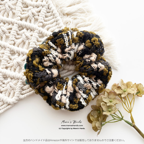 ⭐️已售出6件！ {手工鉤編}溫暖多彩的鉤編髮飾，綠色、黃色和白色可選。羊毛材質，蓬鬆柔軟，包括髮圈和髮繩。 第4張的照片