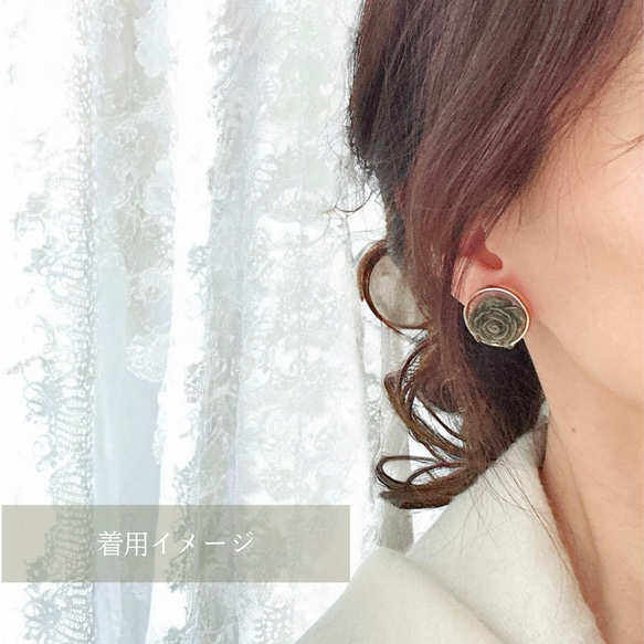 2way/くすみグリーンの薔薇×インド刺繍リボン×スワロのアンティークな薫り漂うニュアンスカラー薔薇ピアス・イヤリング 14枚目の画像