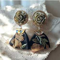 2way/くすみグリーンの薔薇×インド刺繍リボン×スワロのアンティークな薫り漂うニュアンスカラー薔薇ピアス・イヤリング 3枚目の画像