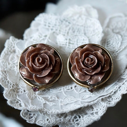 2way/くすみブラウンの薔薇×インド刺繍リボン×スワロのアンティークな薫り漂うニュアンスカラー薔薇ピアス・イヤリング 7枚目の画像