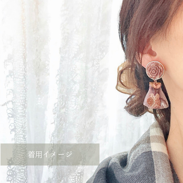 2way/くすみブラウンの薔薇×インド刺繍リボン×スワロのアンティークな薫り漂うニュアンスカラー薔薇ピアス・イヤリング 12枚目の画像