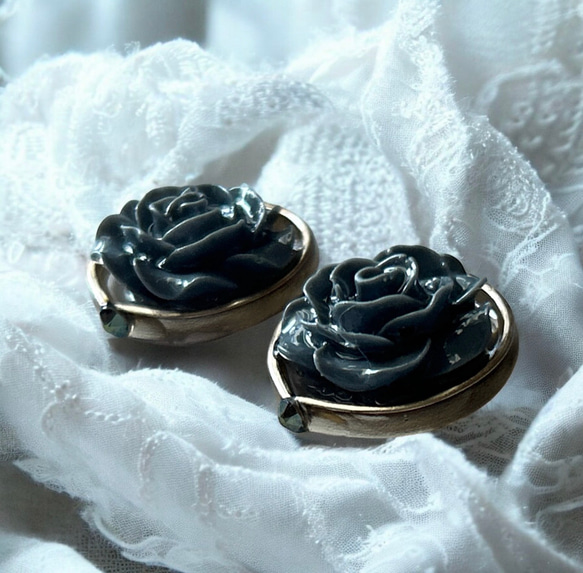 2way/くすみグレーブルーの薔薇×インド刺繍リボン×スワロのアンティークな薫り漂うニュアンス薔薇ピアス・イヤリング 8枚目の画像