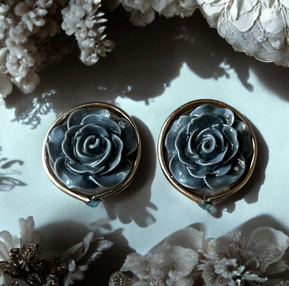 2way/くすみグレーブルーの薔薇×インド刺繍リボン×スワロのアンティークな薫り漂うニュアンス薔薇ピアス・イヤリング 6枚目の画像